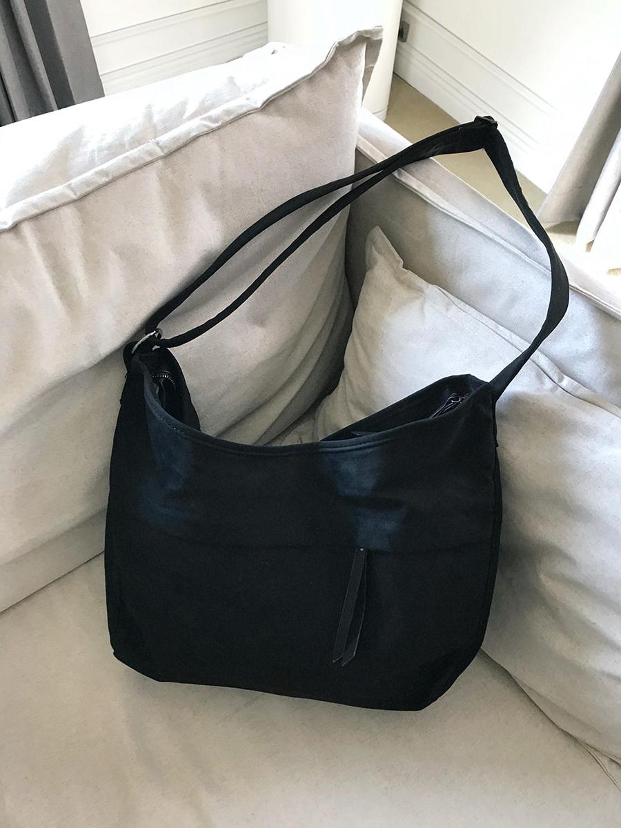 簡約 質感 麂皮 拉鍊 斜背包 / 2色