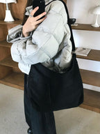 簡約 質感 麂皮 拉鍊 斜背包 / 2色