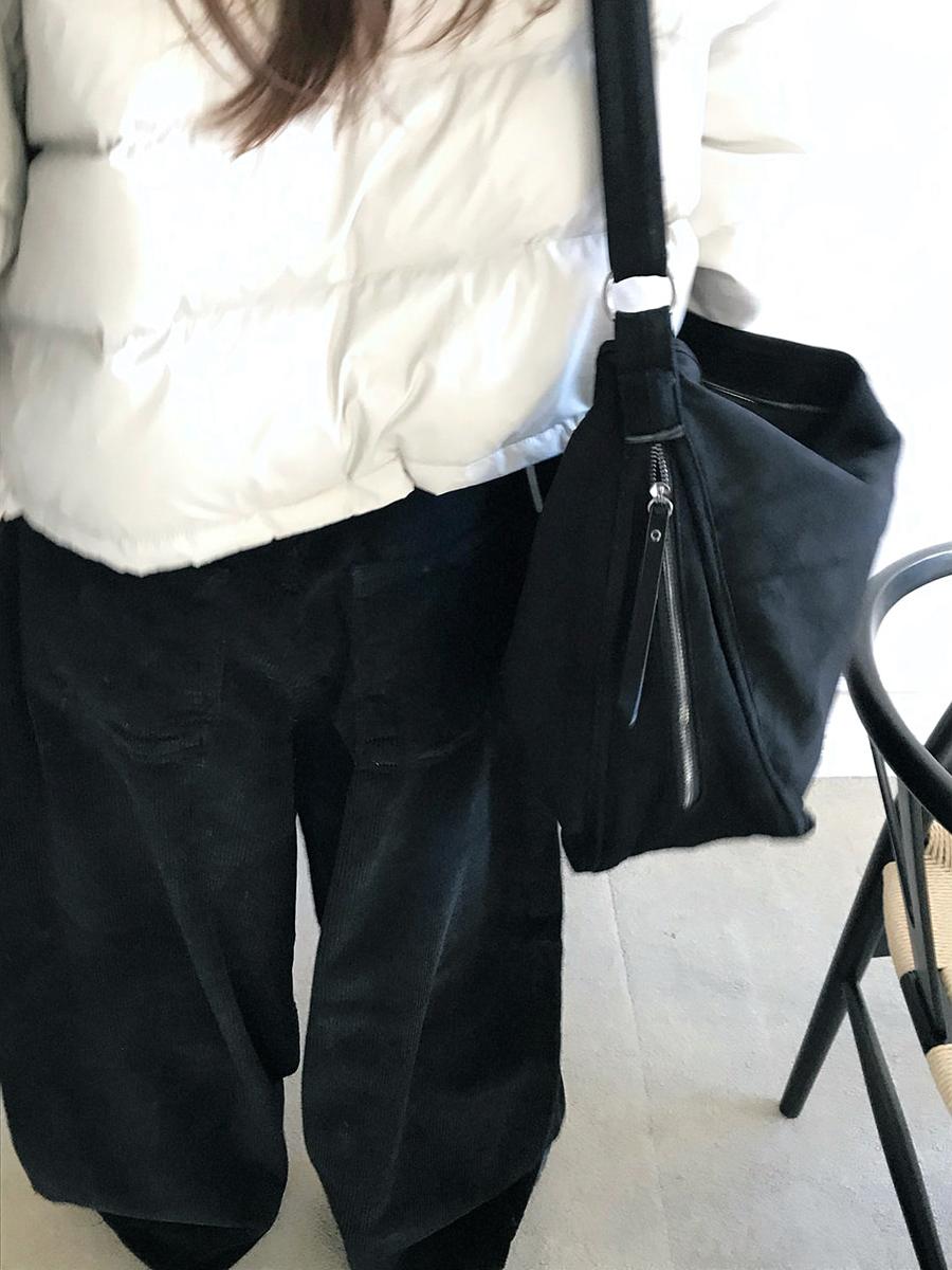 簡約 質感 麂皮 拉鍊 斜背包 / 2色