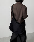 簡約 質感 麂皮 拉鍊 斜背包 / 2色