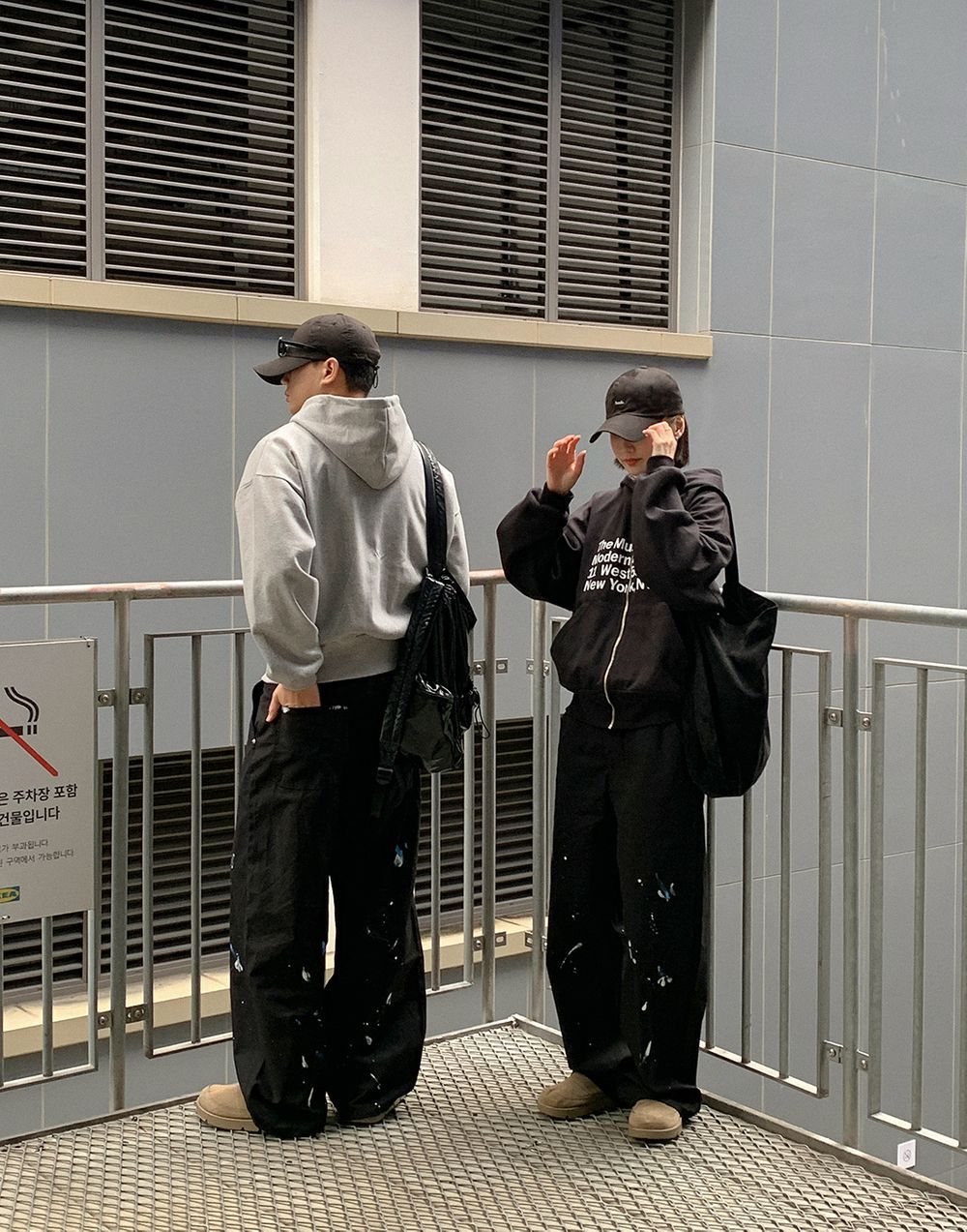 藝術 字母 印花 寬鬆 短版 連帽外套 / 2色