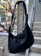 極簡 大容量 可調節 尼龍 斜背 郵差包 / 1色