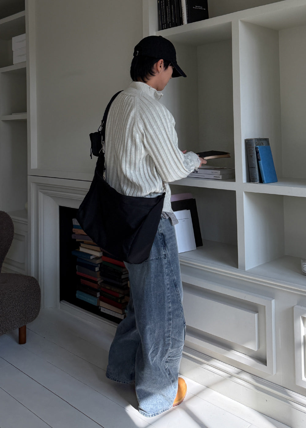 極簡 大容量 可調節 尼龍 斜背 郵差包 / 1色