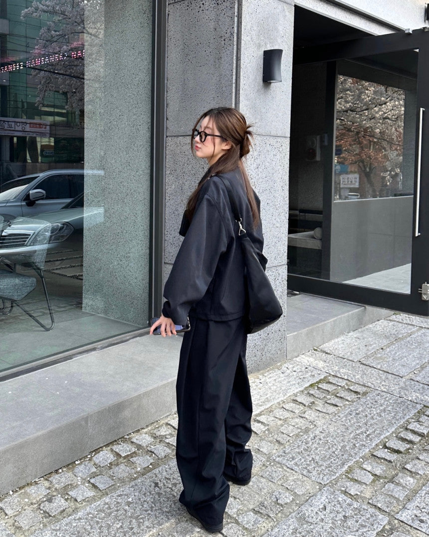 極簡 大容量 可調節 尼龍 斜背 郵差包 / 1色